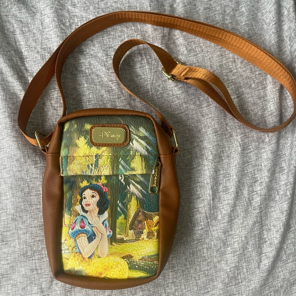 Buckle-Down Disney Snow White Crossbody Bag Dopey Passport Purse Woodland fairy